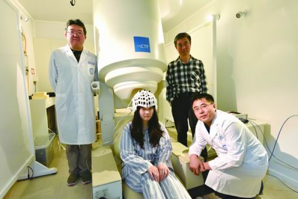 他用10年科研马拉松追上对手