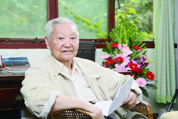 池志强：从地下党到学术泰斗的传奇人生