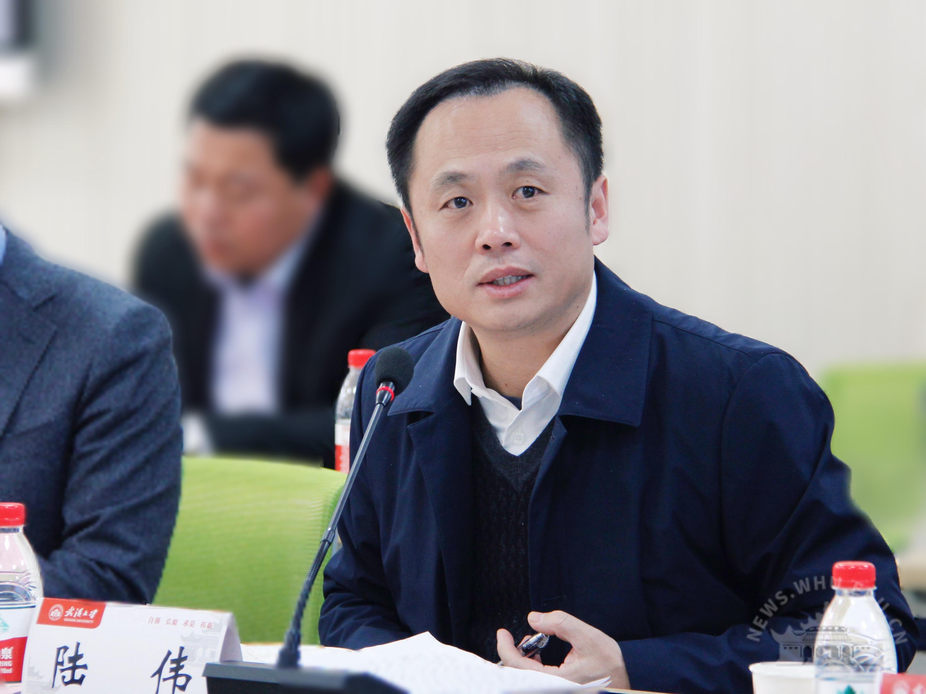 武汉大学学校举行人文社会科学青年学术团队负责人联席会