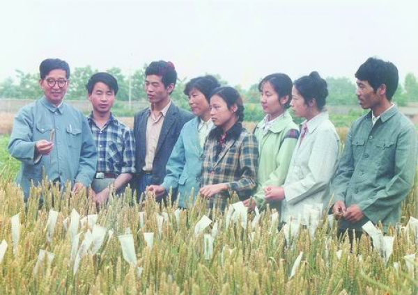 挨过饿的他，只想让中国人家中装满粮