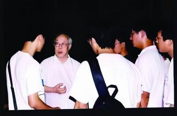 王绶琯：永垂天幕的“科学启明星”