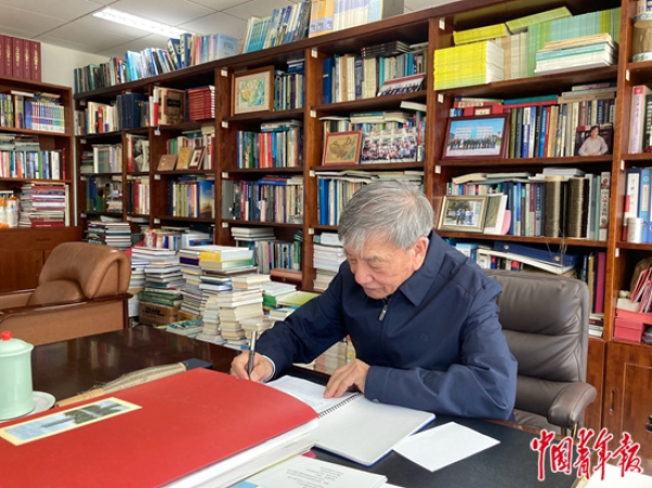 八旬“火山院士”刘嘉麒：一直在路上