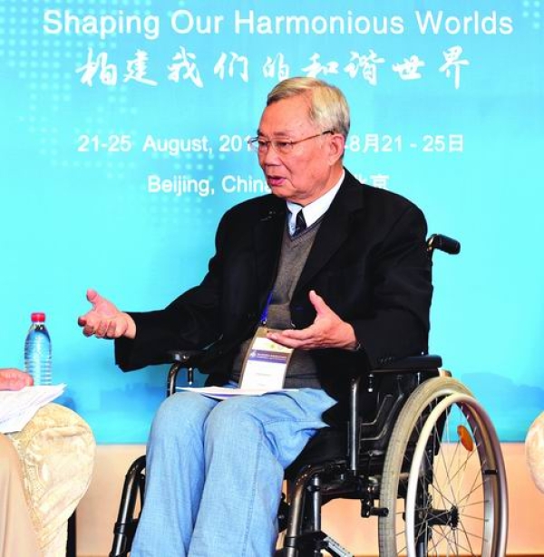 他有些“不近人情”，却最能读懂中国国情