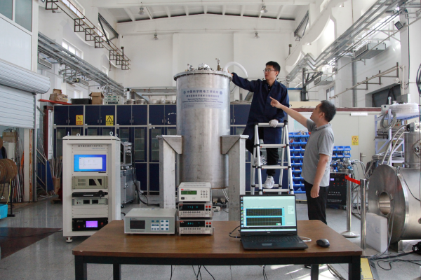 14.0特斯拉大口径高场通用超导磁体研制成功
