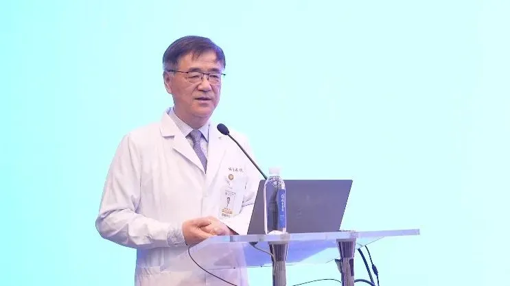 附属瑞金医院创新帕金森病疗法，国内首例接受该疗法的患者“走”向康复