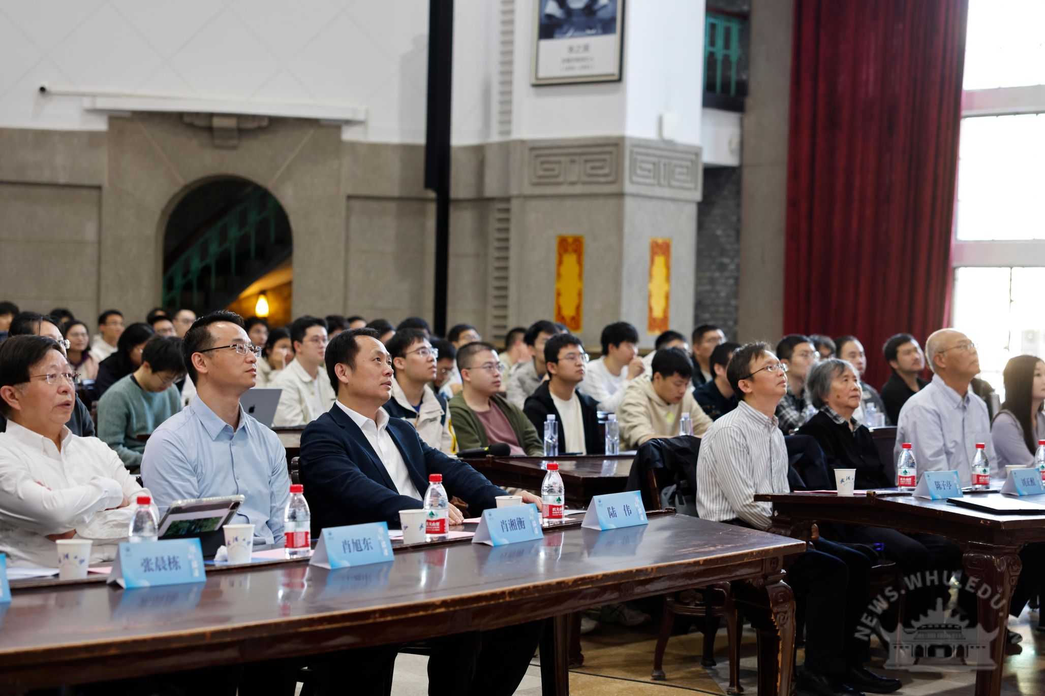 武汉大学【珞珈讲坛】陈子亭教授分享光子晶体的前沿科技