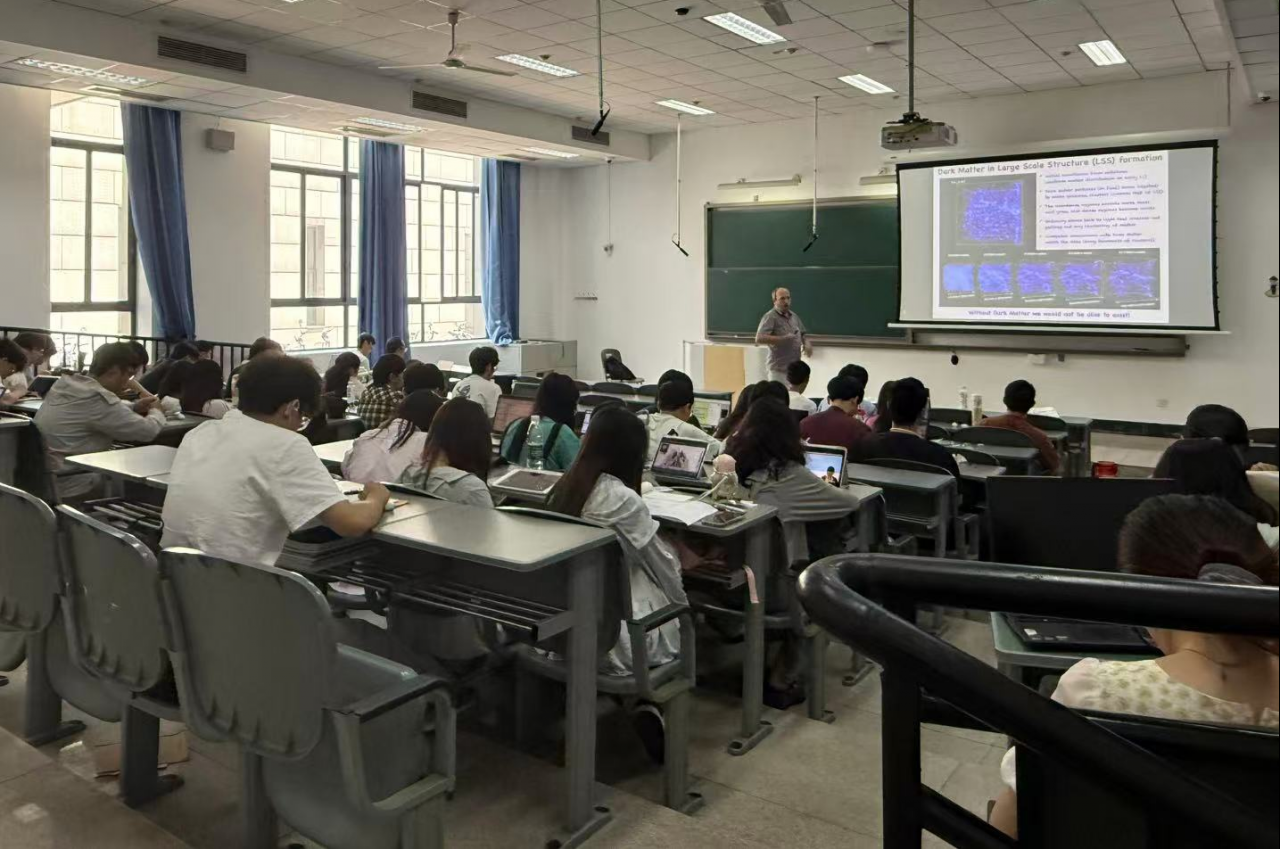 电子科技大学学校举办第十届“研究生学术交流月”