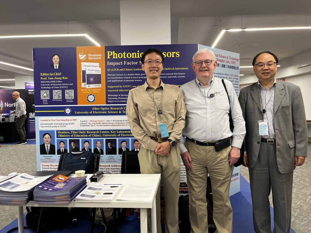 电子科技大学《Photonic Sensors》期刊在光纤传感领域旗舰国际会议开展宣介活动