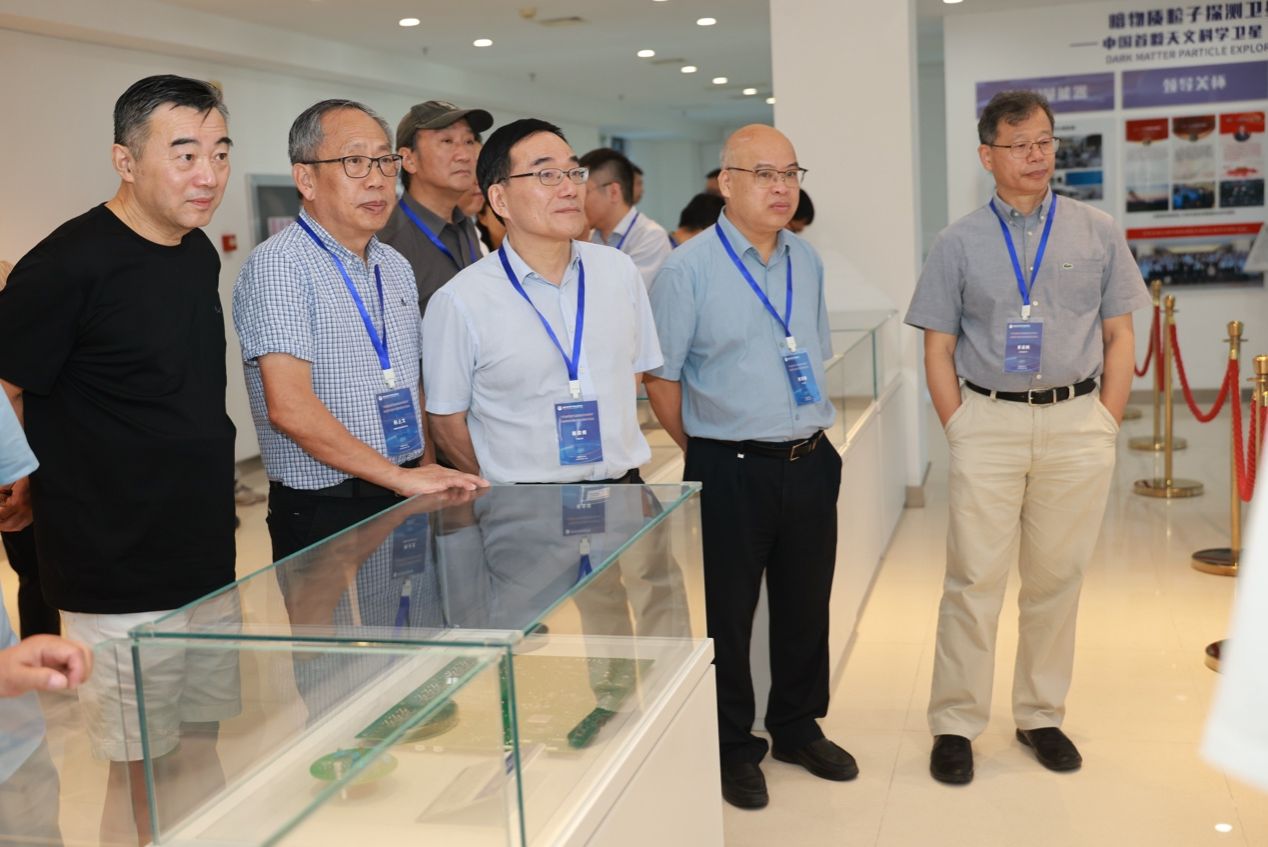 国家自然科学基金卓越研究群体项目“多信使时代的极端宇宙研究”现场考察会举行