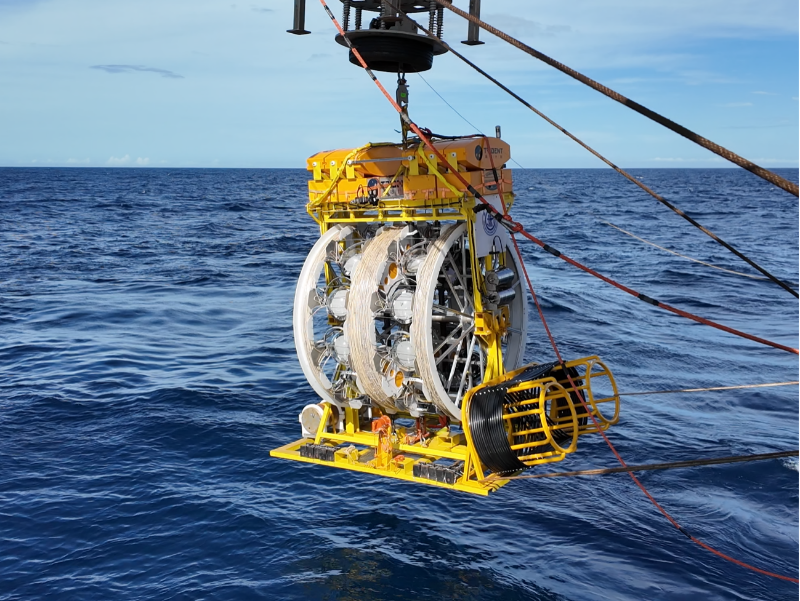 我国深海中微子探测技术取得重大进展——柔性潜标精密布放装置“蜘蛛系统”成功完成海试
