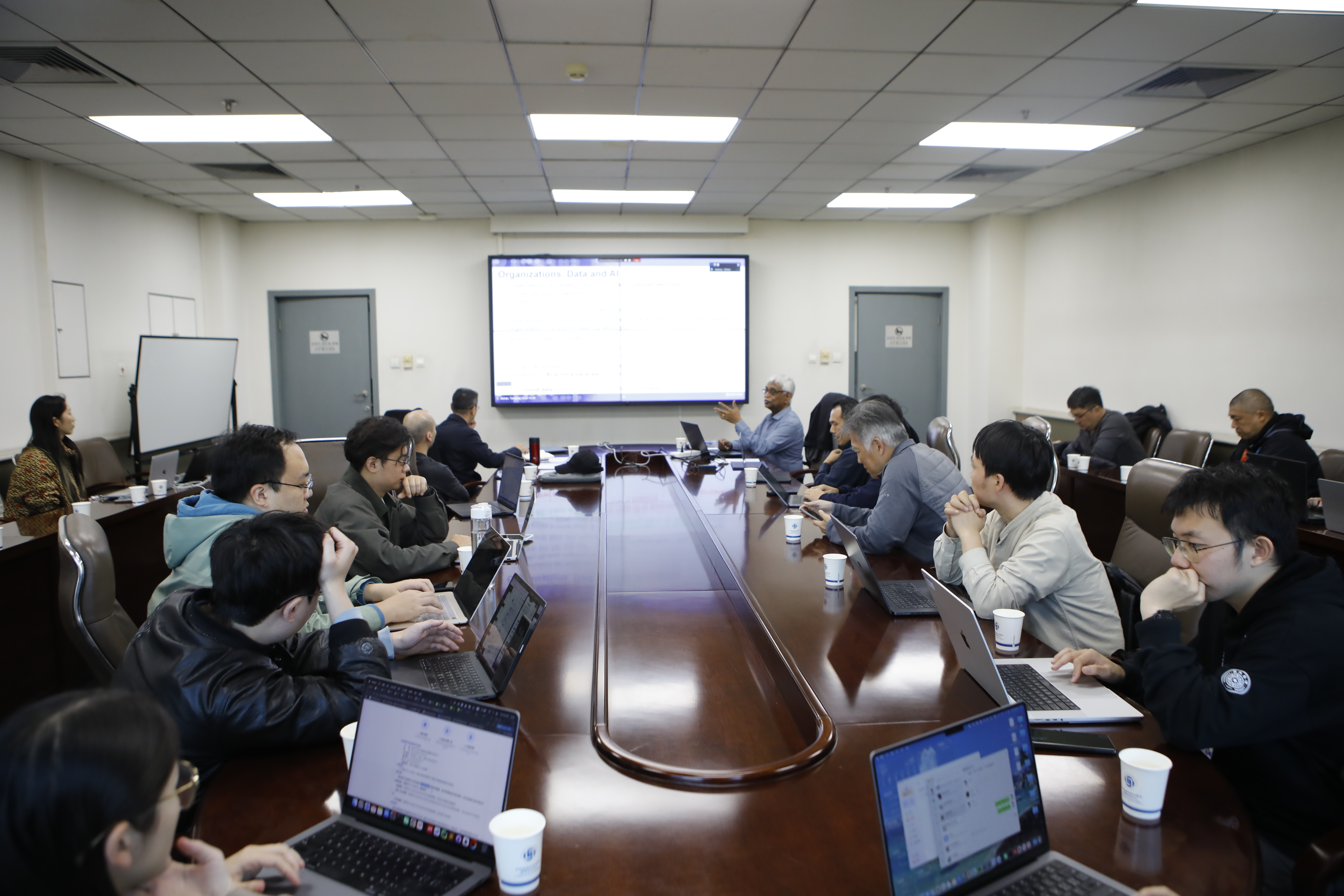 清华大学钱德拉塞克兰·莫汉杰出访问教授聘任仪式暨清华软件论坛第三十二期学术报告会举行