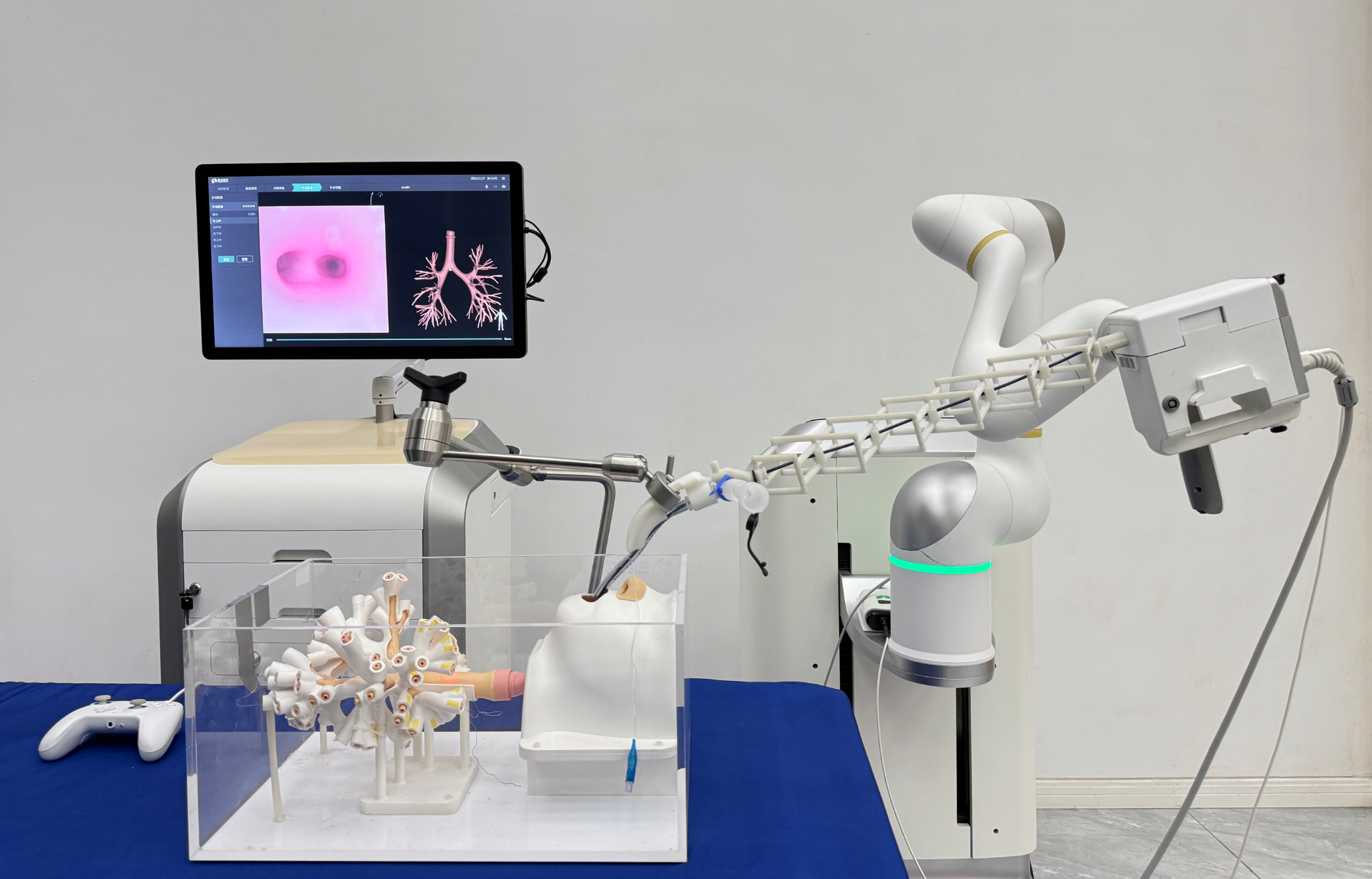 清华大学生医工程学院廖洪恩领衔的“经呼吸道多模式智能精准诊疗机器人系统研发”项目获得三类医疗器械注册证