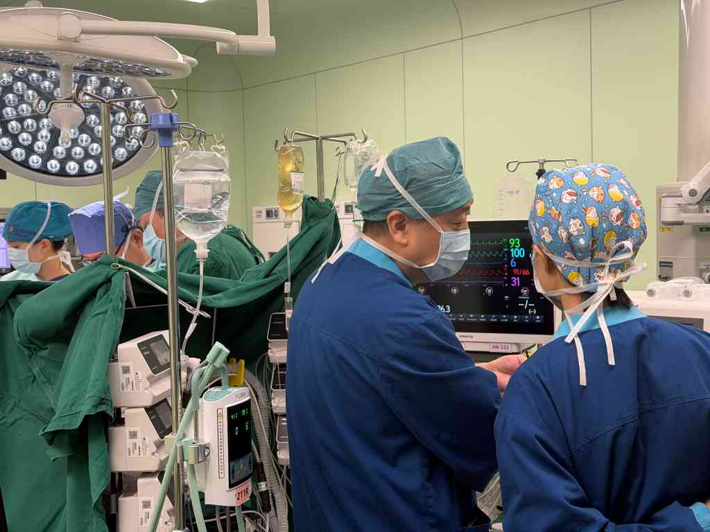 清华大学北京清华长庚医院董家鸿院士团队完成高难度体外肝切除及自体原位再植术