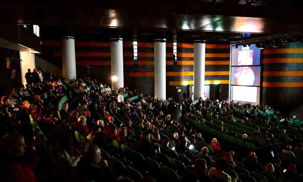 清华大学北京清华长庚医院董家鸿院士团队完成高难度体外肝切除及自体原位再植术