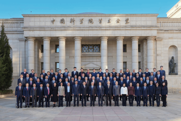 西北工业大学校友陈勇代表新当选院士发言