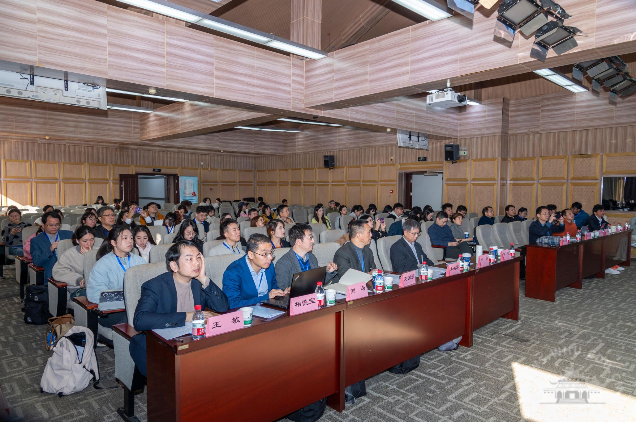 第九届中国传播创新论坛暨2025年武汉大学全国网络传播博士生论坛举行