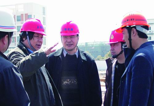 大科学装置“造梦者”，他把问题分解，又让人心聚合