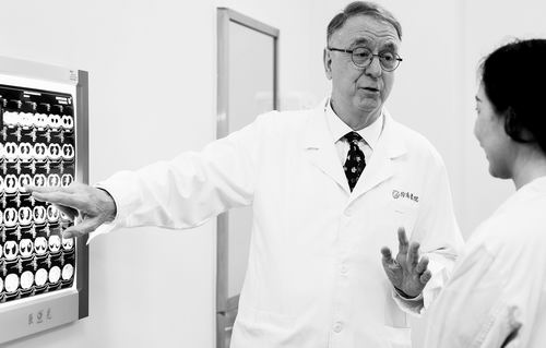 乔治·霍夫曼:跨越国界,让罕见病孩子“看见未来”