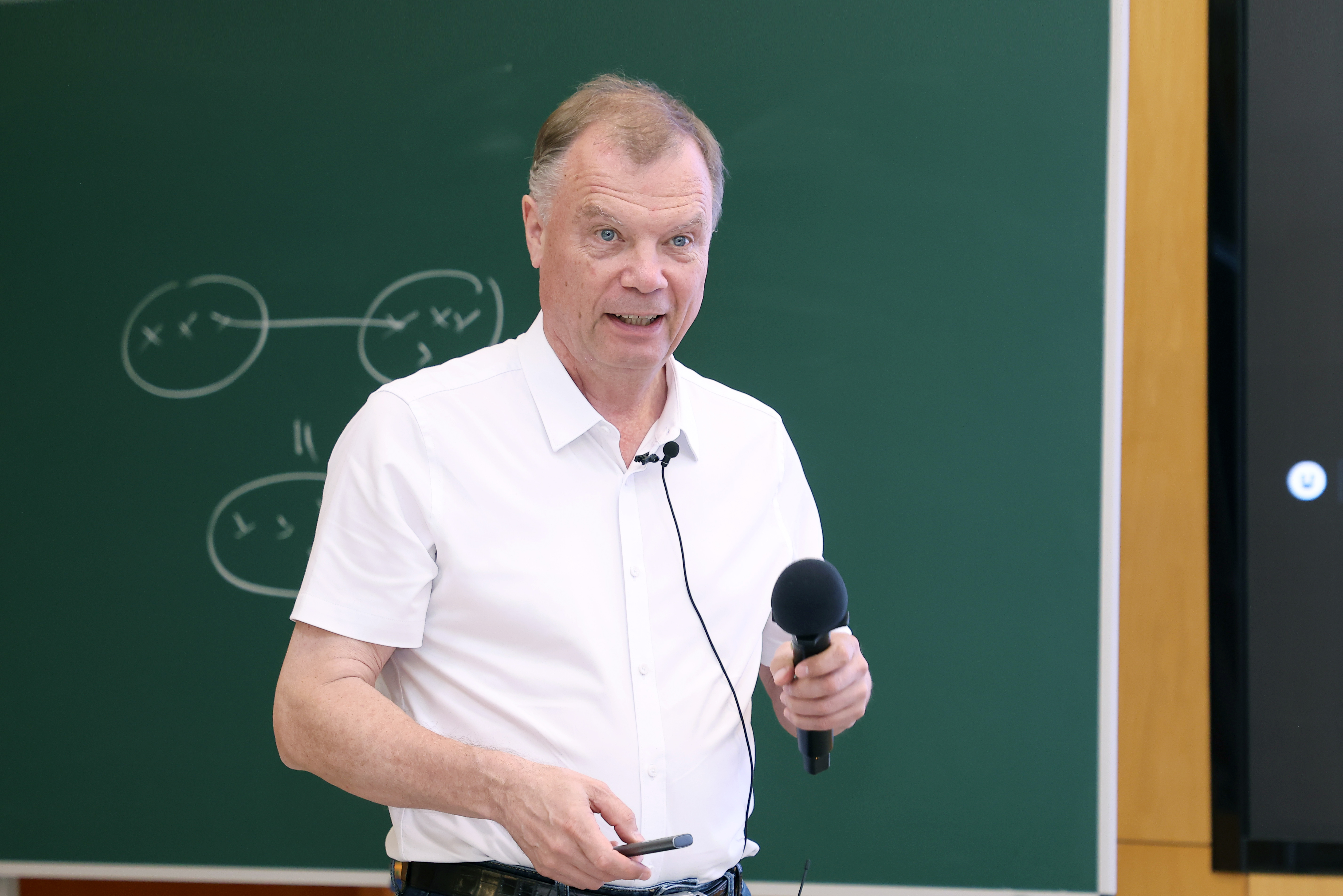 清华大学数学中心教授尼古拉·莱舍提金当选为美国艺术与科学院院士