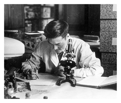 魏江春：探珠峰南极 织沙漠“绿毯”