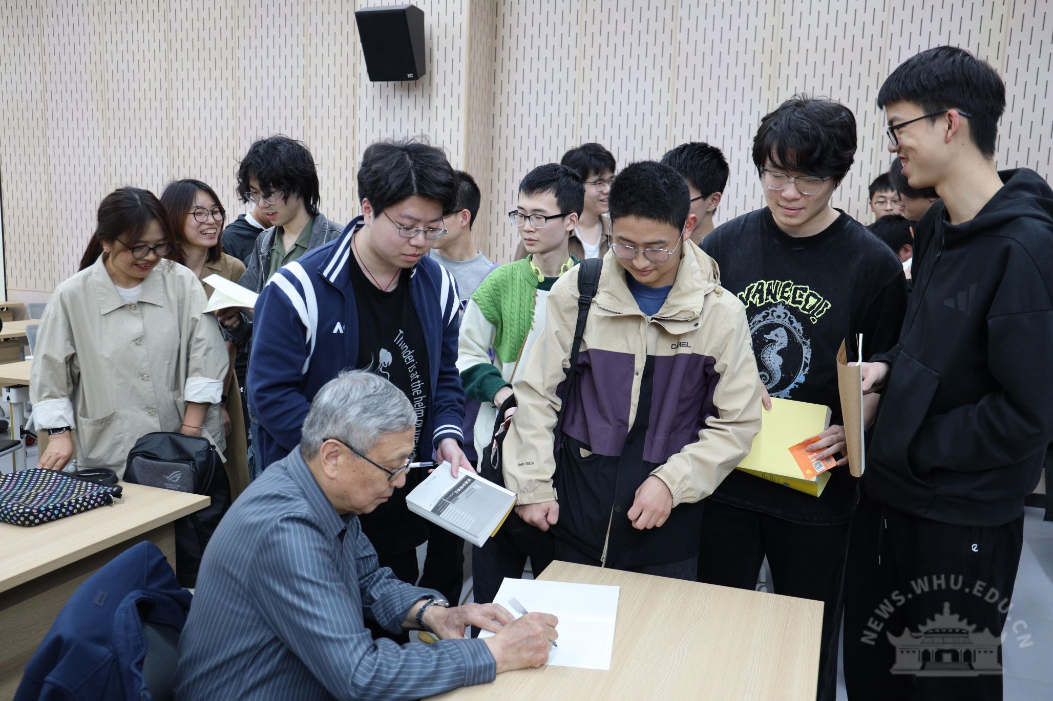 武汉大学张益唐教授分享Landau–Siegel零点的背景与现况