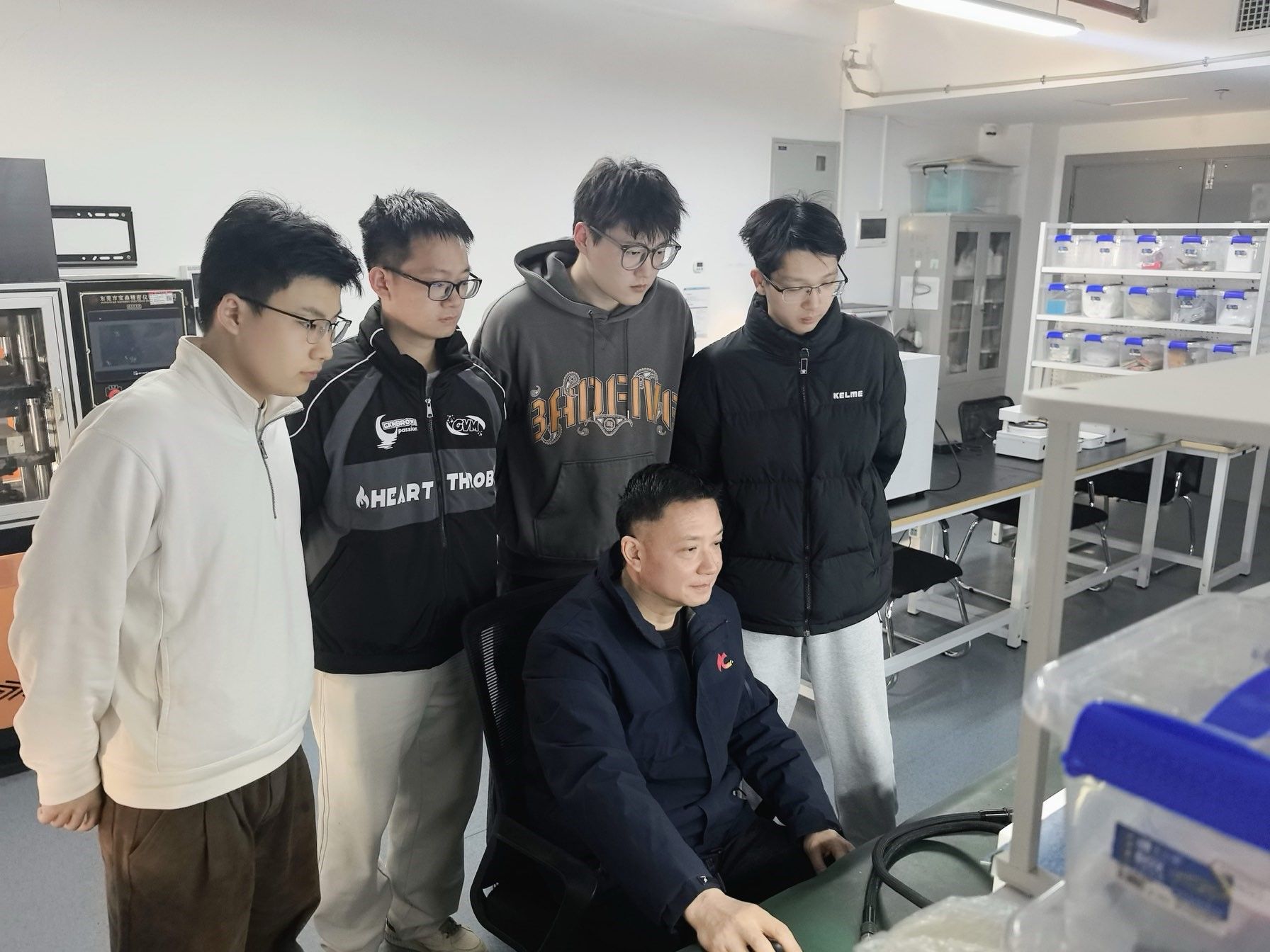 华中科技大学集成电路学院梁飞副教授团队攻克微波腔关键核心技术获华为火花奖