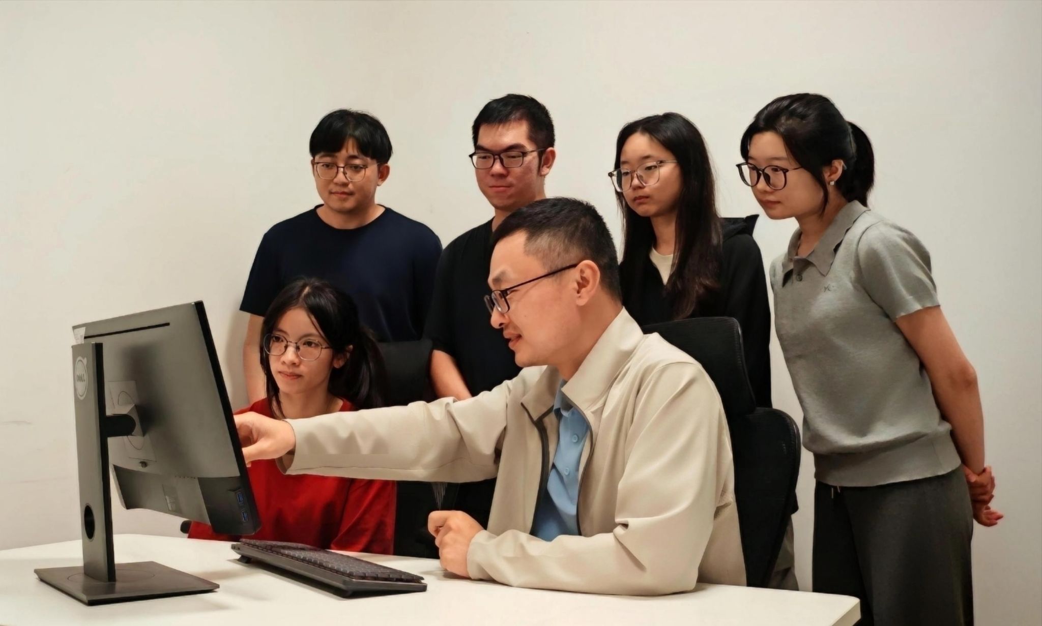 中山大学中山大学由林麟教授团队揭示全球城市屋顶光伏驱动电动汽车充电潜力