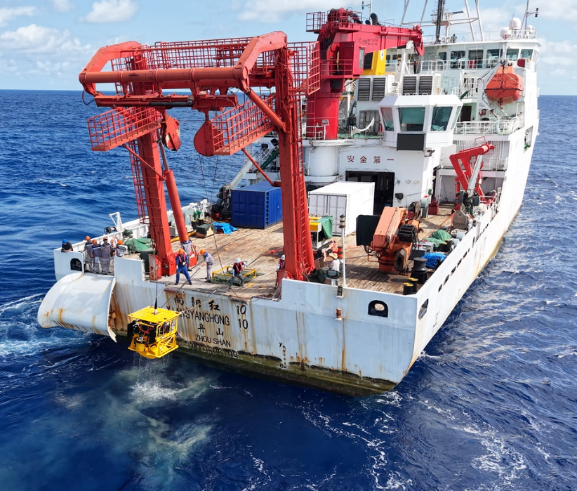 清华大学自动化系牵头研制的深海可控式可视采样器(DCVS)在东海作业圆满成功