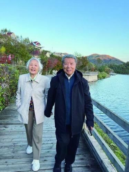 “果蝇院士”郭爱克：千钧之重 轻轻为之
