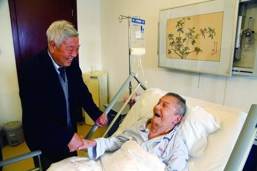 一位总想隐去名字的先生